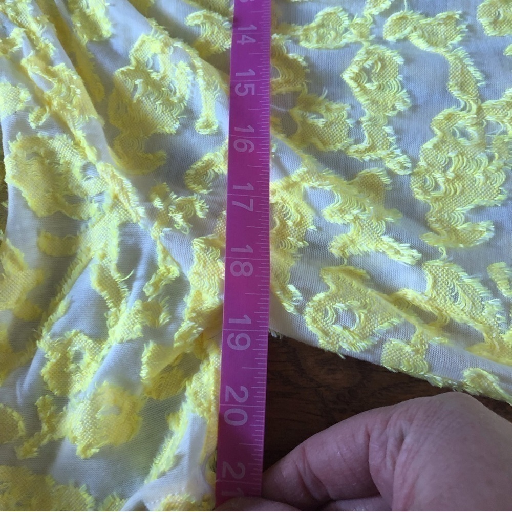Zac & Rachel Yellow floral textured blouse in size S - Picture 7 of 8